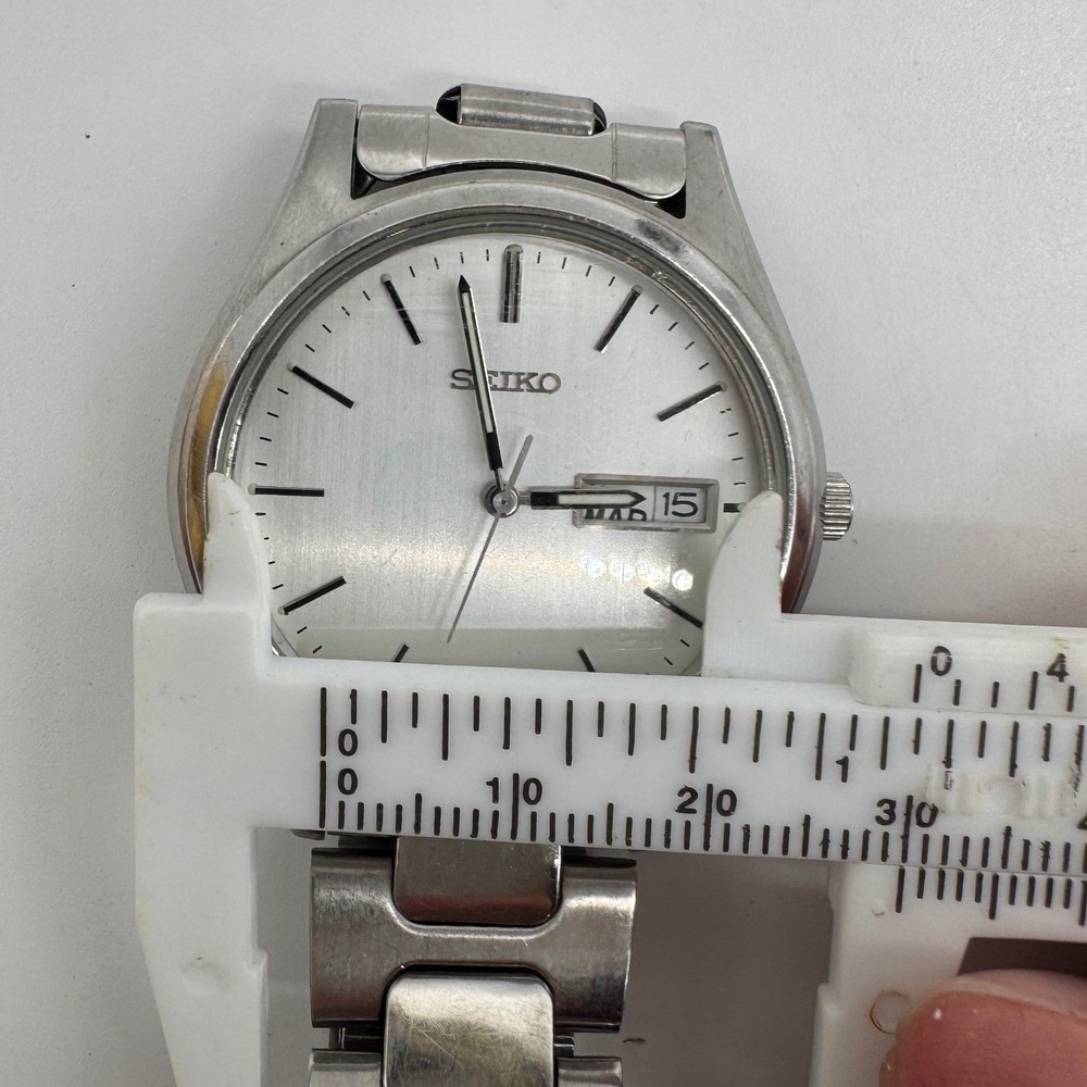Seiko 7N43-9048 Mens Quartz Watch Silver Stainless Steel Day Date 37mm Case - Picture 7 of 8